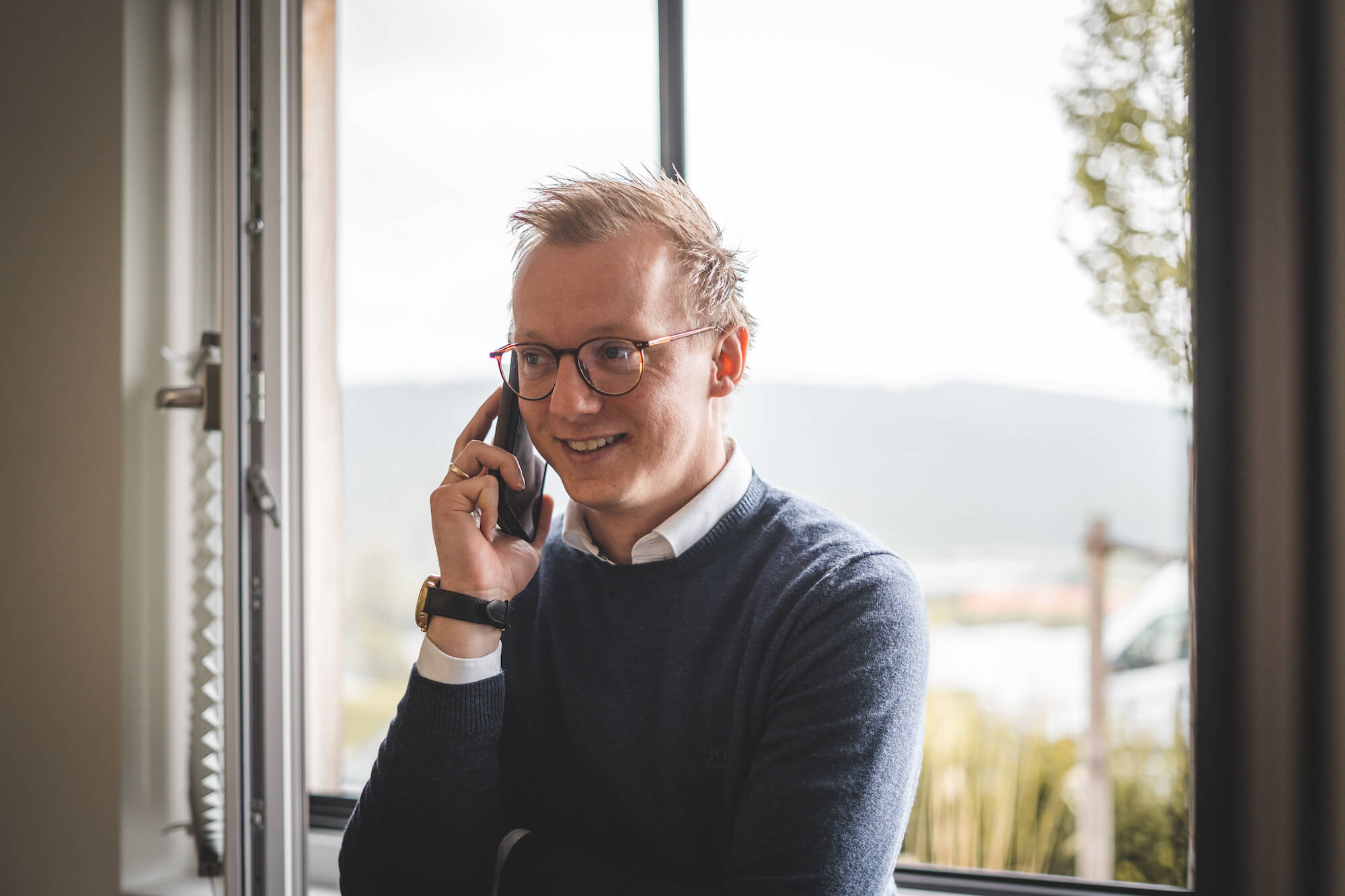 Foto von Michael Riederer bei der Beratung am Telefon