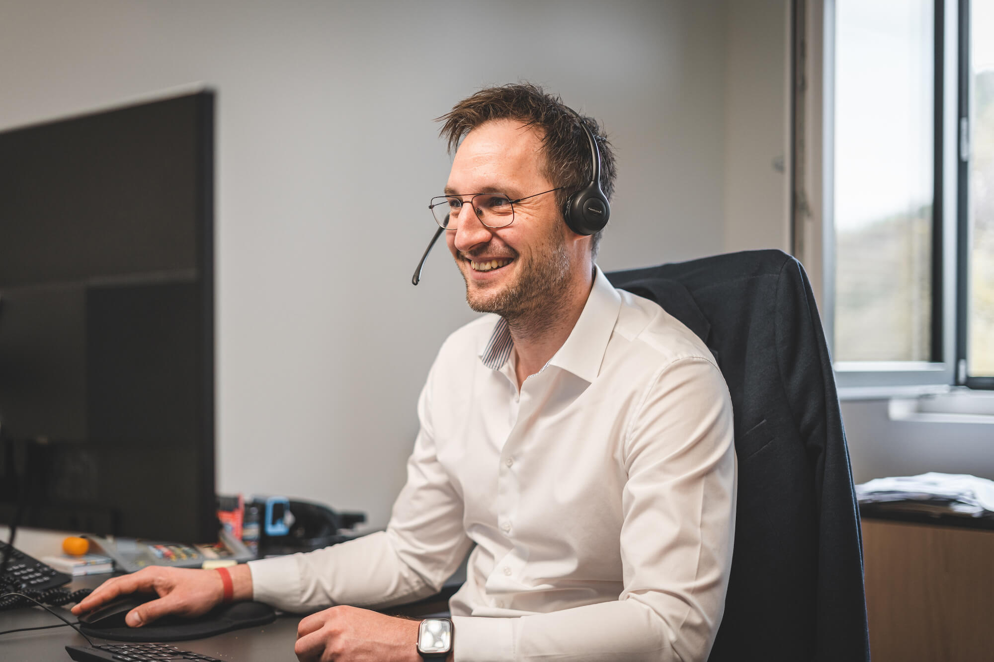 Foto von Stefan Riederer bei der Beratung am Telefon